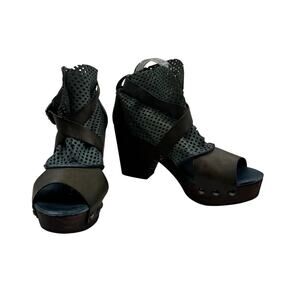 Free People Rendering Laser Cut Mesh Leather Boho Hippie Clog Women's Size 40/9